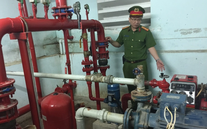 Kỹ thuật viên ANO đang kiểm tra và báo giá sửa chữa bơm cứu hỏa điện tại Hải Phòng – thông tin cập nhật mới nhất