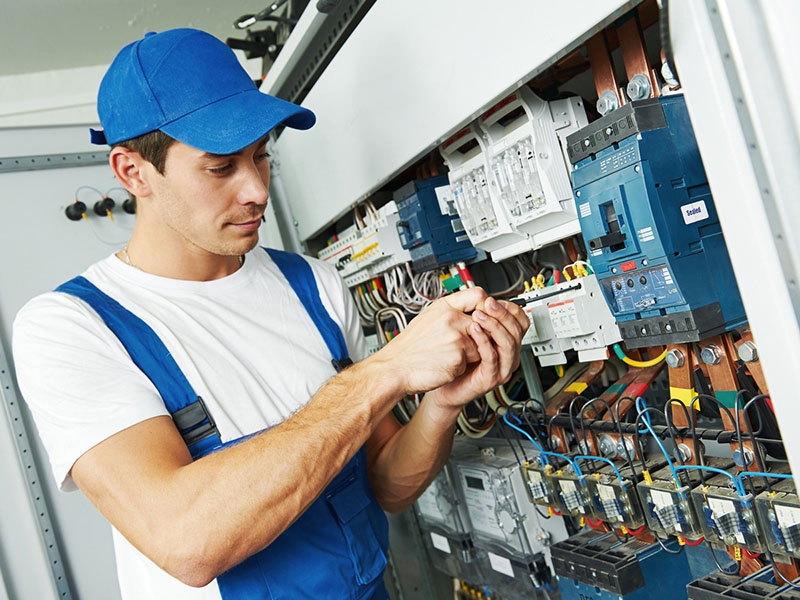 Lắp đặt hệ thống điện trong nhà xưởng